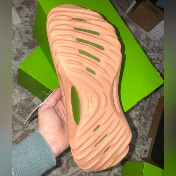 CROCS Echo Wave Slip-On Beige Clog with Green Footbed - Picture 5 of 8